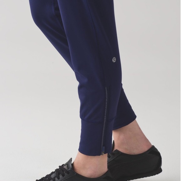 Lululemon Fresh Tracks Pant Hero Blue size 2 in EUC. - Picture 9 of 17